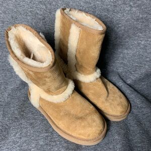 Women’s Ugg Boots Tan/brown Outdoor Weather  Wear Sz 6